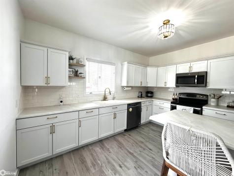 178 1st Street NW Britt IA 50423