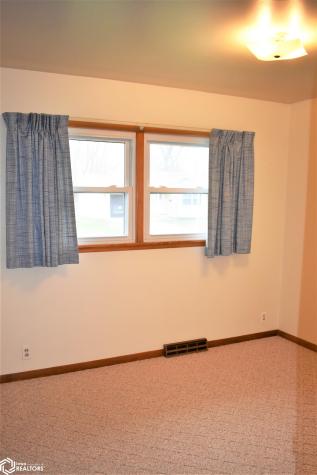 1009 Pearl Iowa Falls IA 50126
