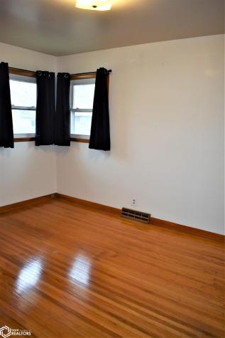 1009 Pearl Iowa Falls IA 50126