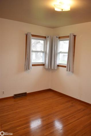 1009 Pearl Iowa Falls IA 50126