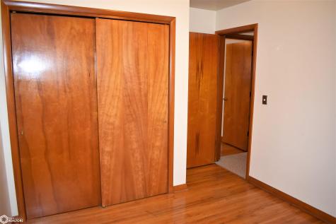 1009 Pearl Iowa Falls IA 50126