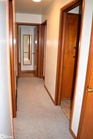 1009 Pearl Iowa Falls IA 50126