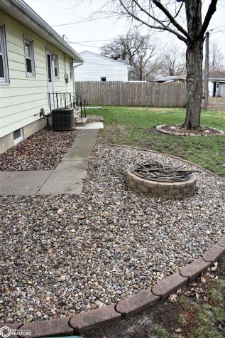1009 Pearl Iowa Falls IA 50126