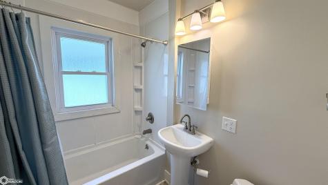 107 S Rhode Island Avenue Mason City IA 50401