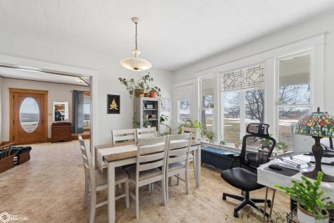 21530 Pheasant Avenue Mason City IA 50401
