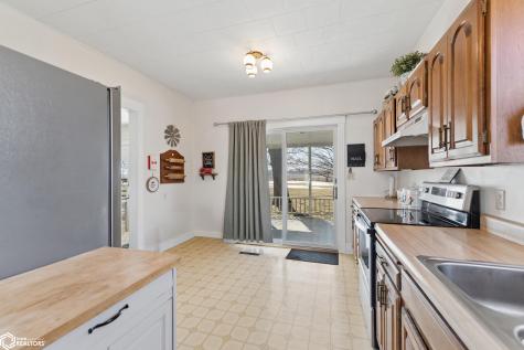 21530 Pheasant Avenue Mason City IA 50401