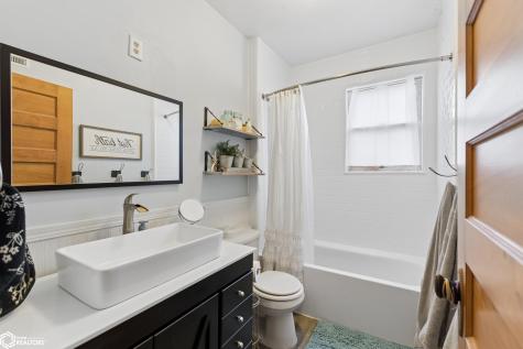 21530 Pheasant Avenue Mason City IA 50401