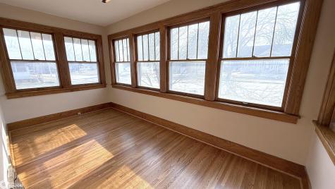 726 1st Street SW Mason City IA 50401