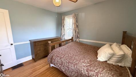 726 1st Street SW Mason City IA 50401
