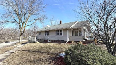 726 1st Street SW Mason City IA 50401