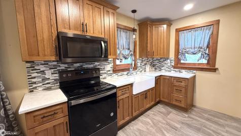 726 1st Street SW Mason City IA 50401
