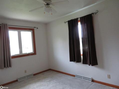 417 7th Avenue NE Clarion IA 50525