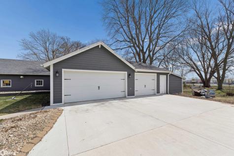 1417 Main Avenue Clear Lake IA 50428