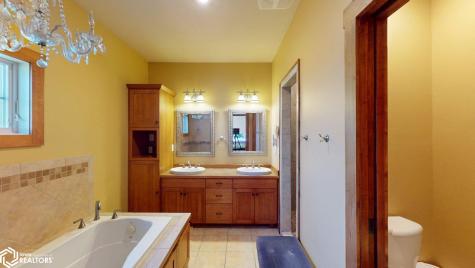 10 Deer Creek Court Mason City IA 50401