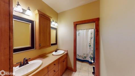 10 Deer Creek Court Mason City IA 50401