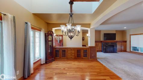 10 Deer Creek Court Mason City IA 50401