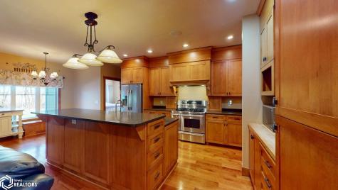 10 Deer Creek Court Mason City IA 50401