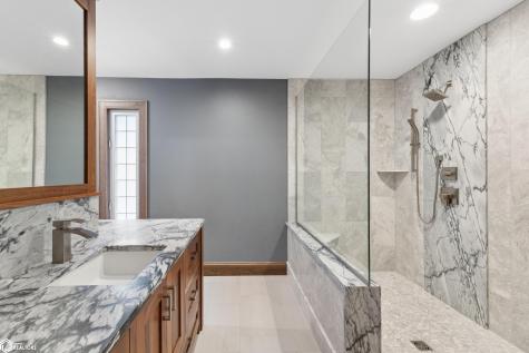 302 E Lake Street Ventura IA 50482