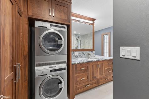 302 E Lake Street Ventura IA 50482