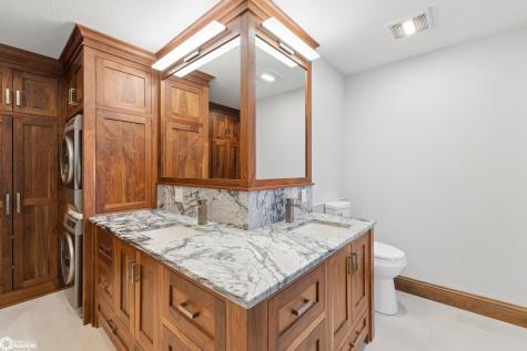 302 E Lake Street Ventura IA 50482