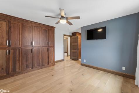 302 E Lake Street Ventura IA 50482