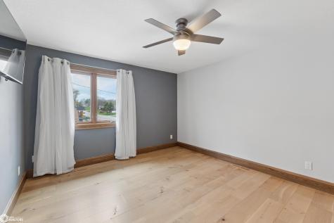 302 E Lake Street Ventura IA 50482