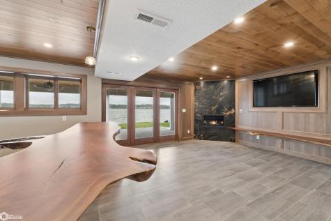 302 E Lake Street Ventura IA 50482