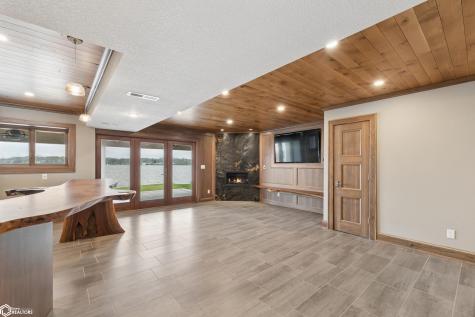 302 E Lake Street Ventura IA 50482