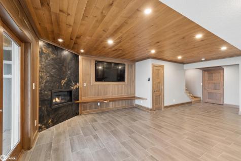 302 E Lake Street Ventura IA 50482
