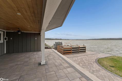 302 E Lake Street Ventura IA 50482