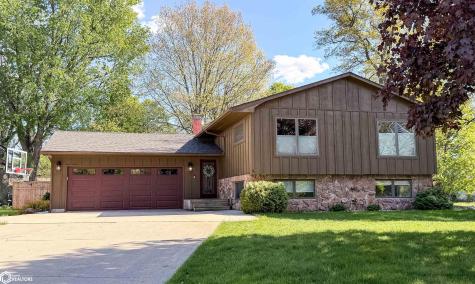 113 18th Avenue NE Hampton IA 50441