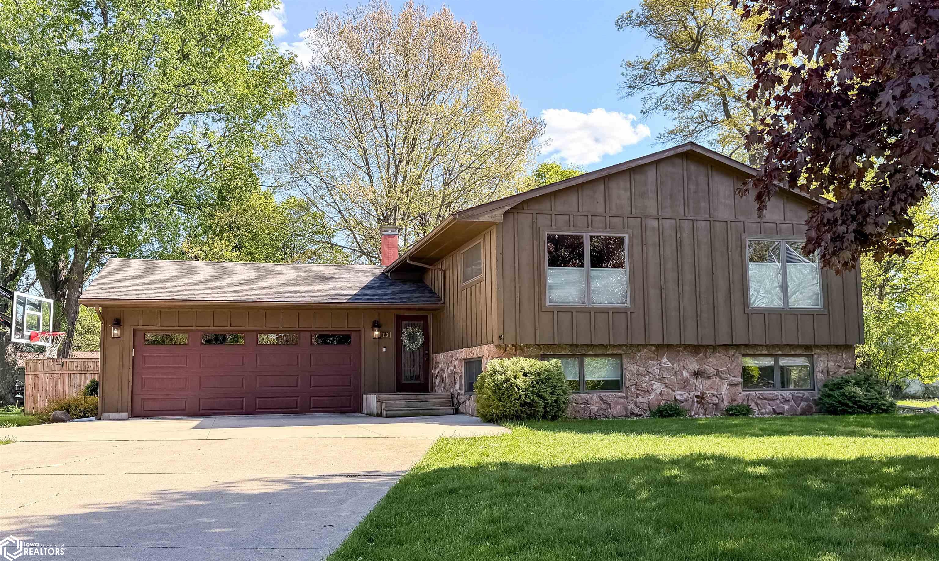 113 18th Avenue NE Hampton IA 50441