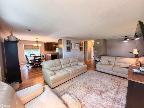 113 18th Avenue NE Hampton IA 50441
