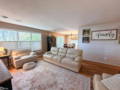 113 18th Avenue NE Hampton IA 50441