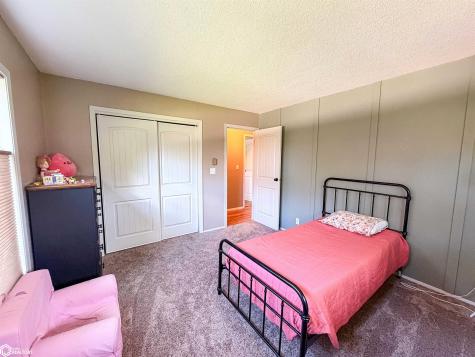 113 18th Avenue NE Hampton IA 50441
