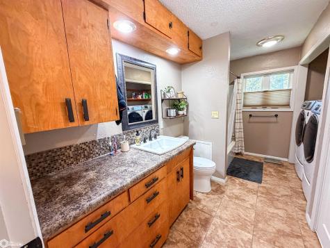 113 18th Avenue NE Hampton IA 50441