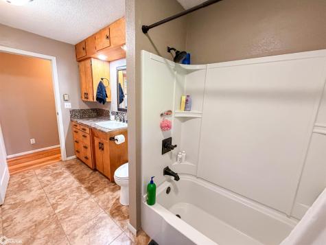 113 18th Avenue NE Hampton IA 50441
