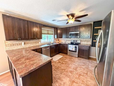 113 18th Avenue NE Hampton IA 50441
