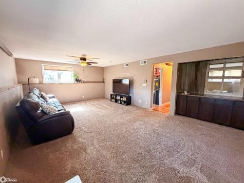 113 18th Avenue NE Hampton IA 50441