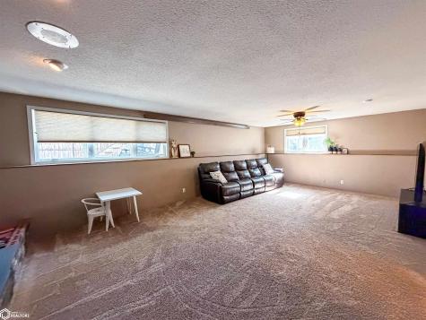 113 18th Avenue NE Hampton IA 50441