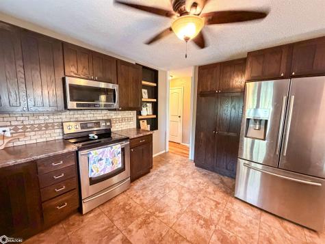 113 18th Avenue NE Hampton IA 50441