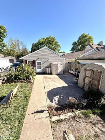 212 12th Street NW Mason City IA 50401