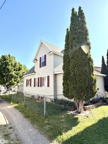 212 12th Street NW Mason City IA 50401