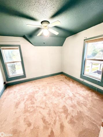 212 12th Street NW Mason City IA 50401