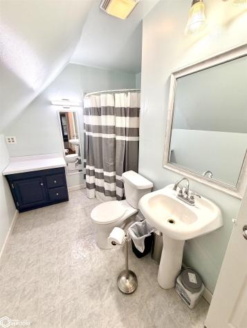 212 12th Street NW Mason City IA 50401