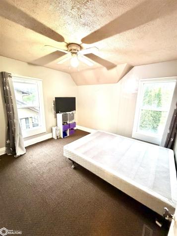 212 12th Street NW Mason City IA 50401