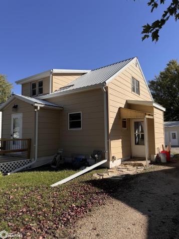 1806 Custer Street Iowa Falls IA 50126