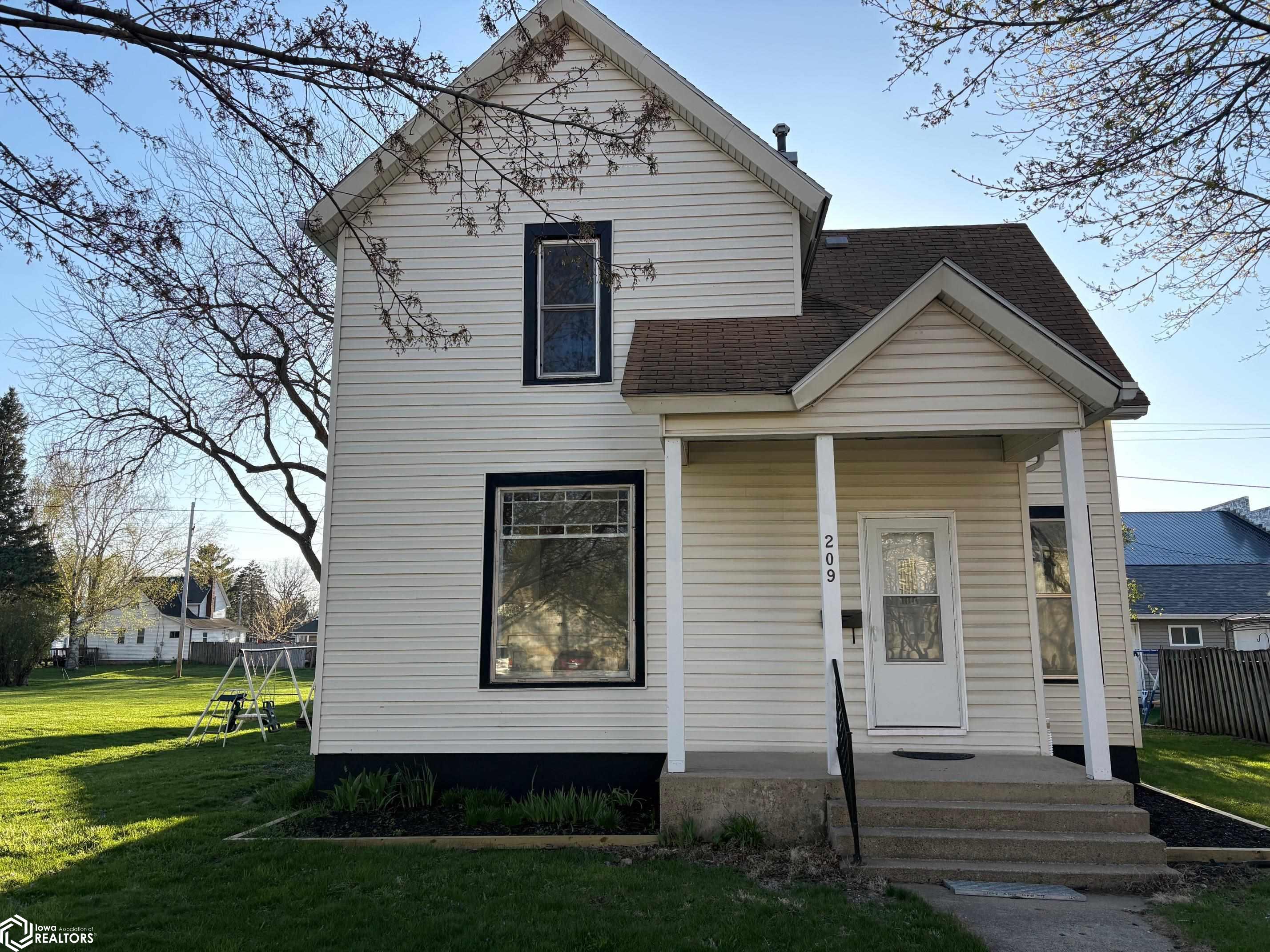 209 2nd Street SW Hampton IA 50441