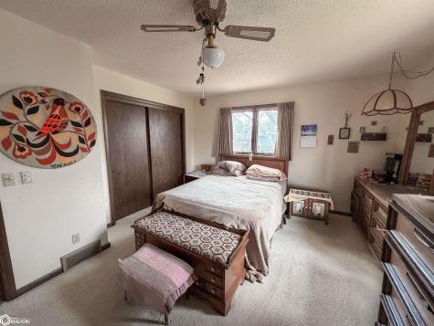 1665 Dorell Drive Hampton IA 50441
