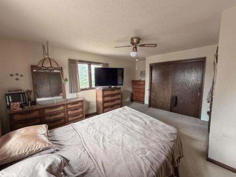 1665 Dorell Drive Hampton IA 50441